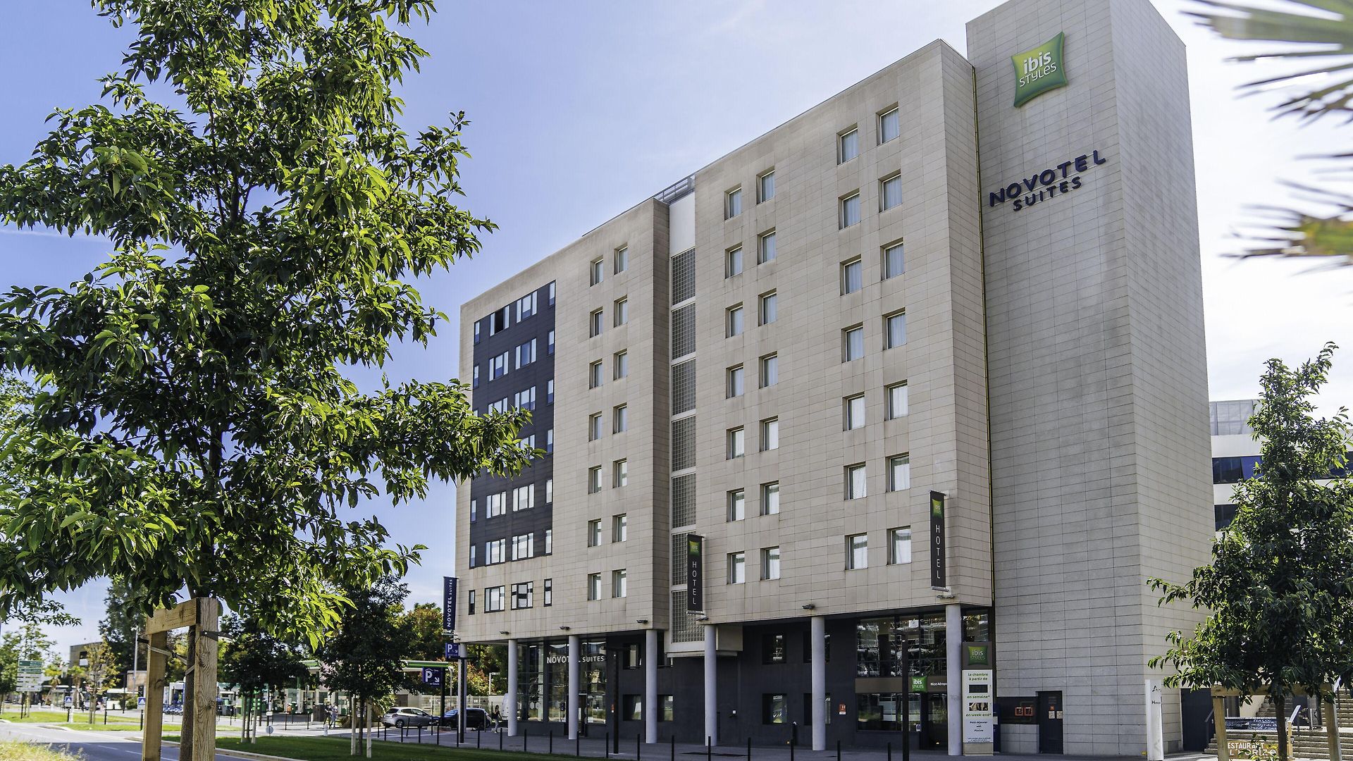 Novotel Airport Hotel