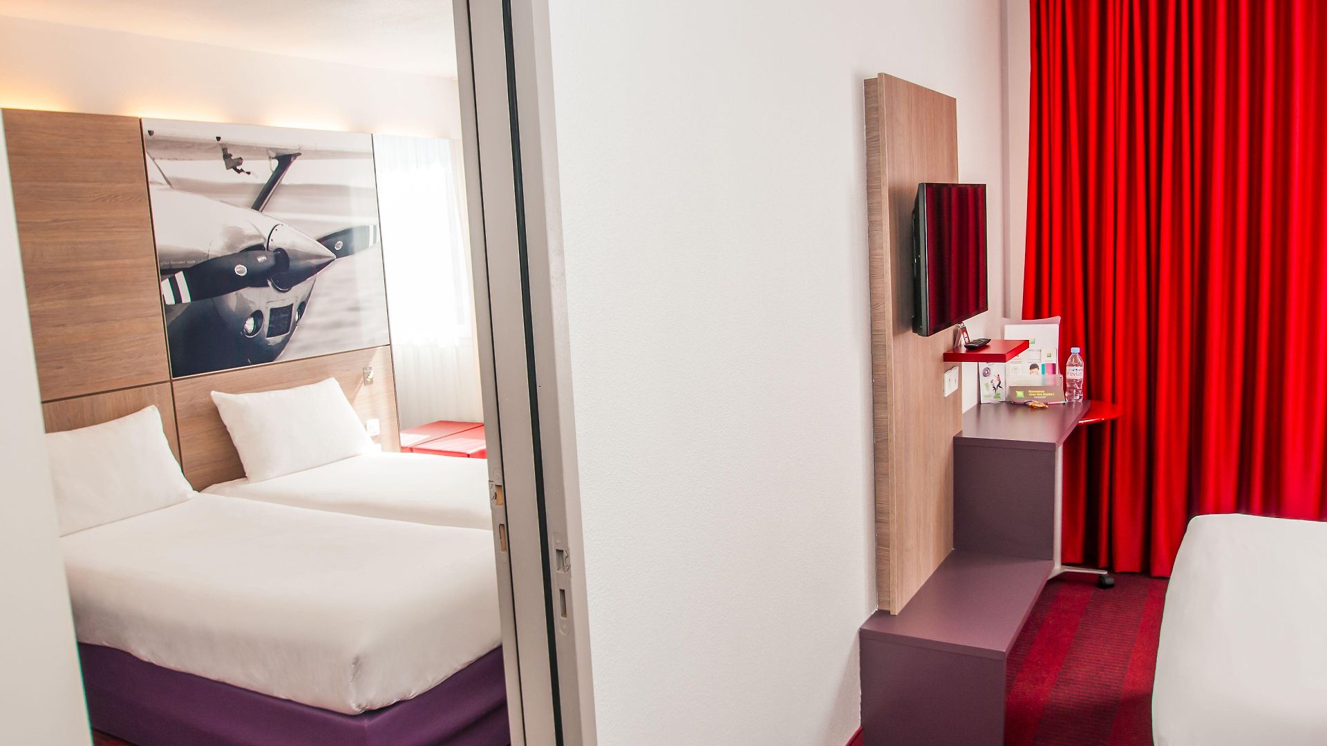 Ibis Styles Aéroport Arenas Hotel 3*