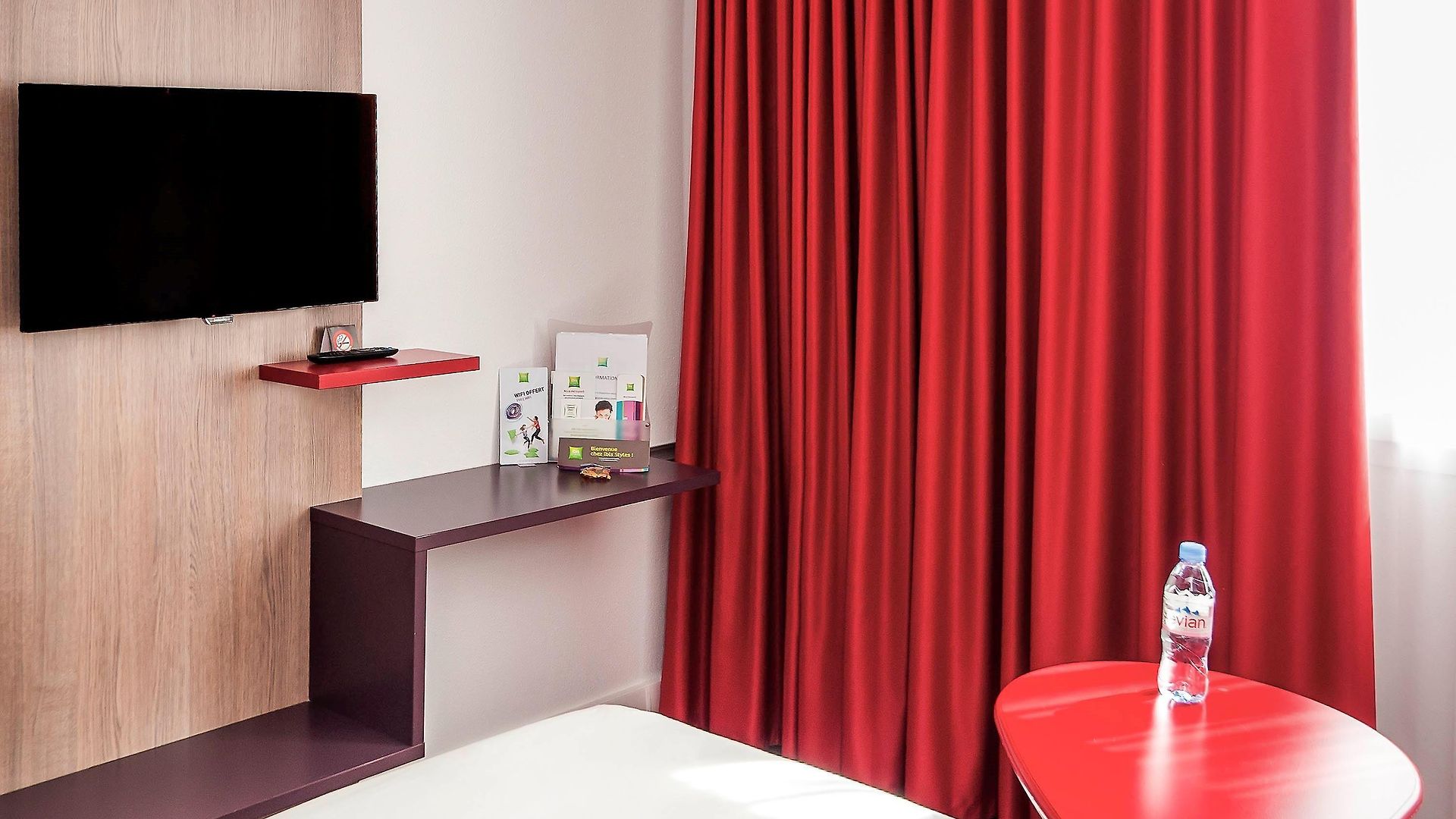 Hotel Ibis Styles Aéroport Arenas 3*