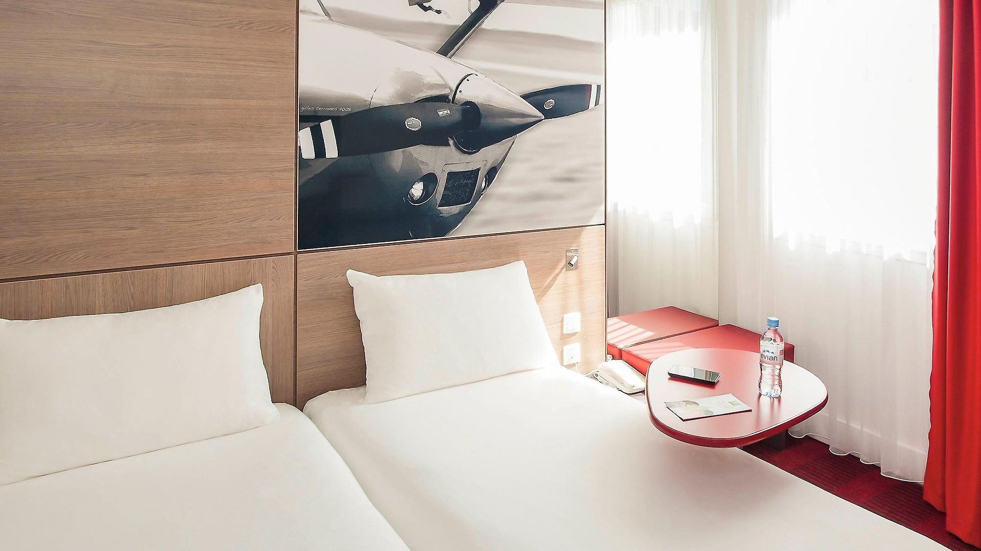Ibis Styles Aéroport Arenas Hotel 3*