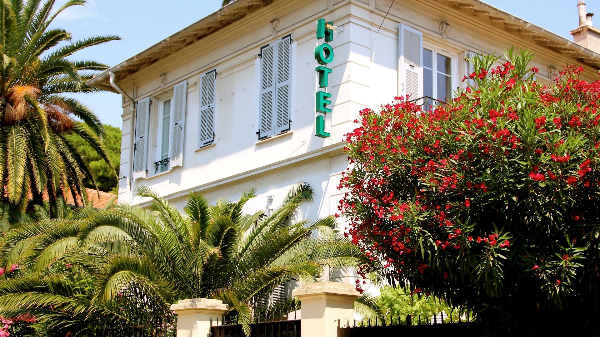 Les Cygnes Hotel