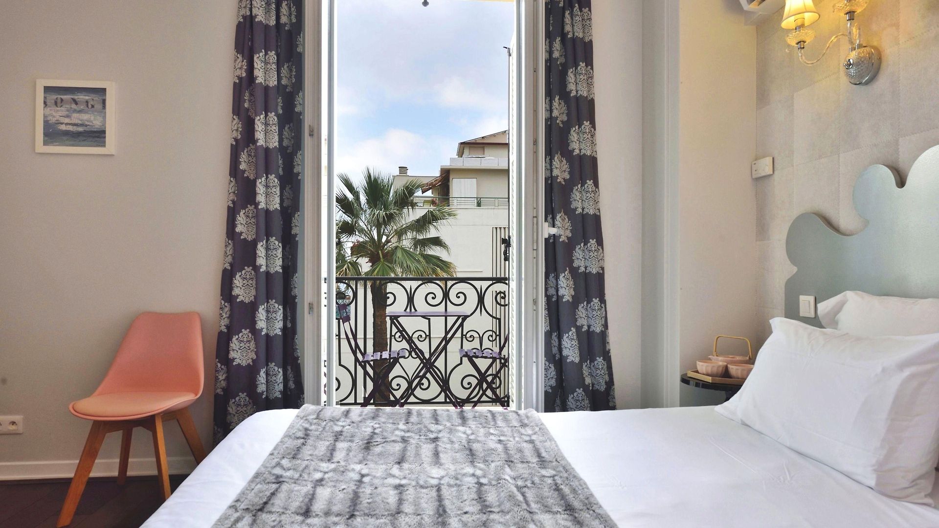 La Promenade Hotel 4*