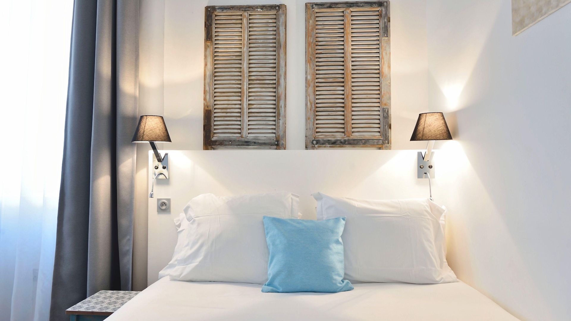 La Promenade Hotel