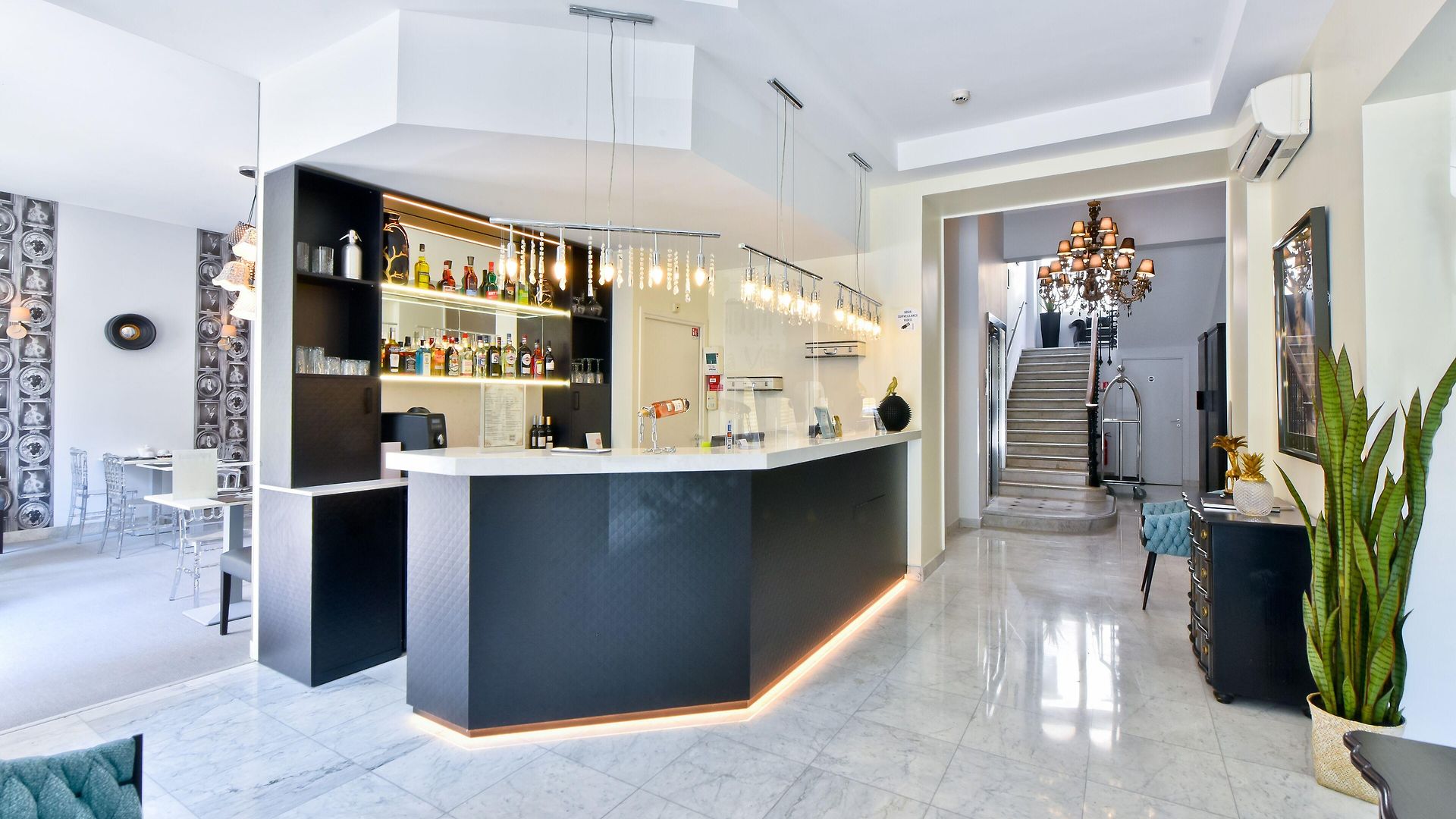 Hotel La Promenade 4*