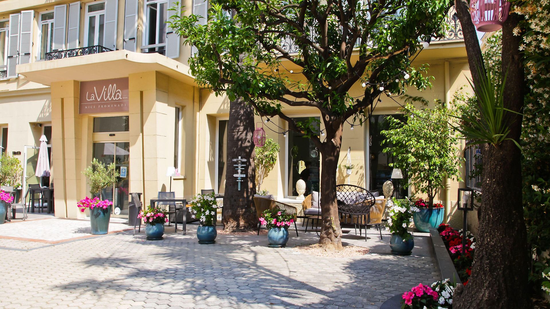 La Promenade Hotel 4*