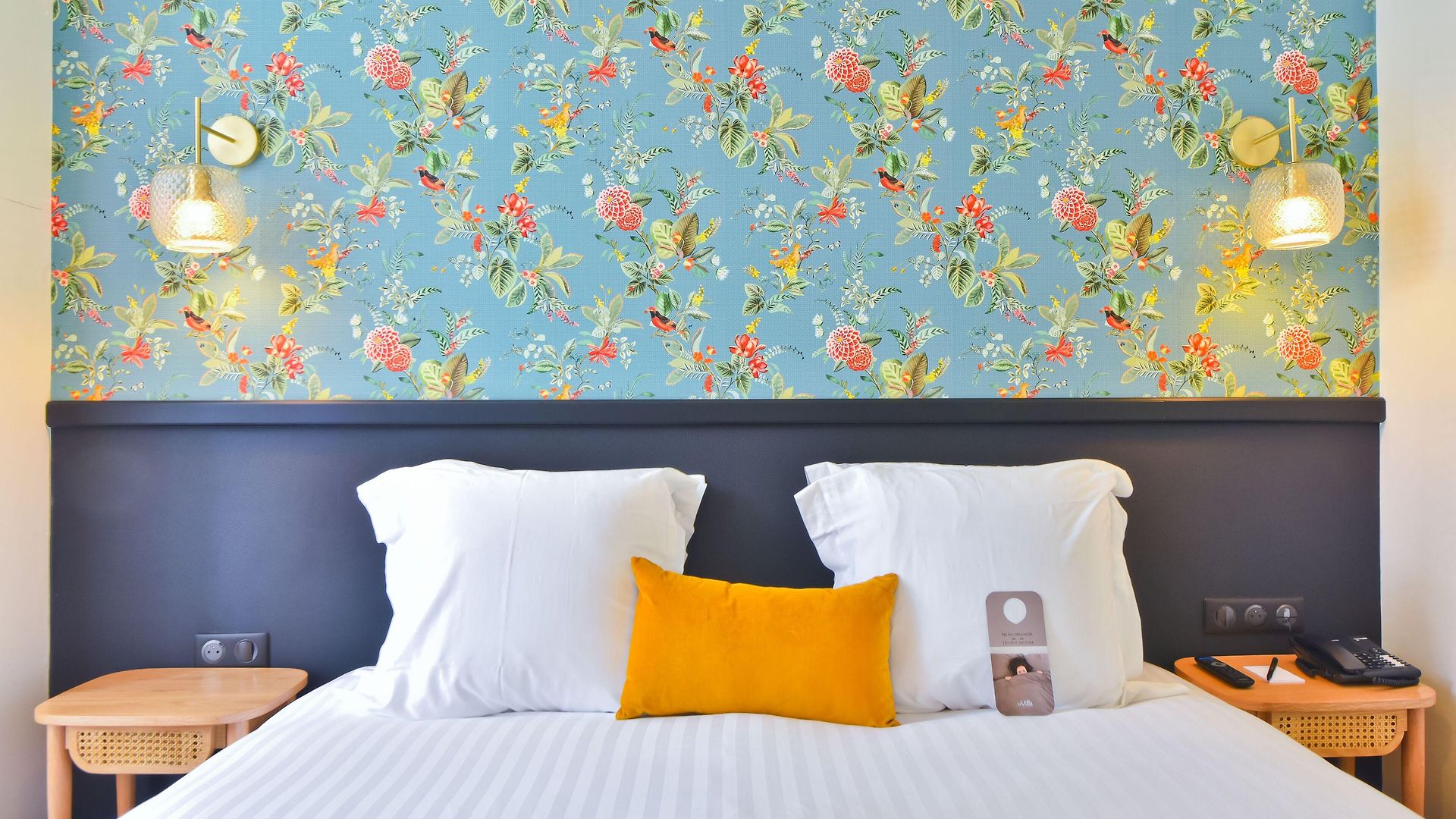 La Promenade Hotel