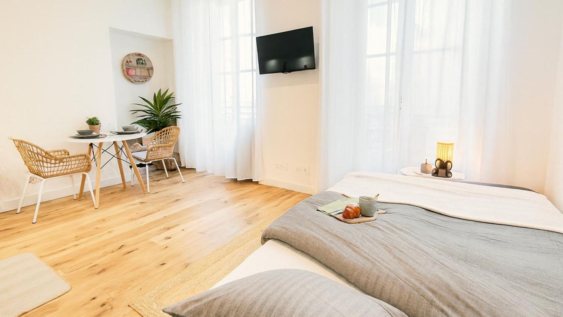 Modern With Ac Near Old & *