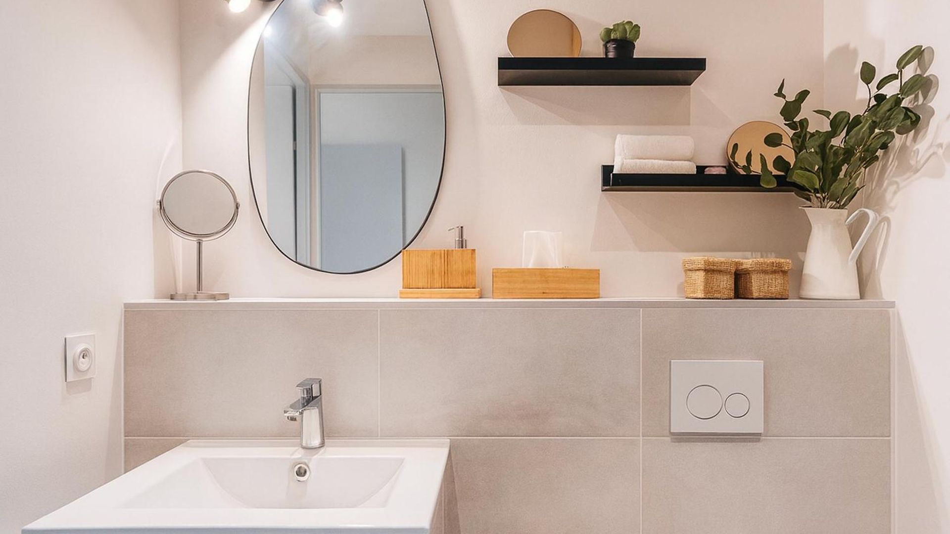 Modern With Ac Near Old & Apartment *