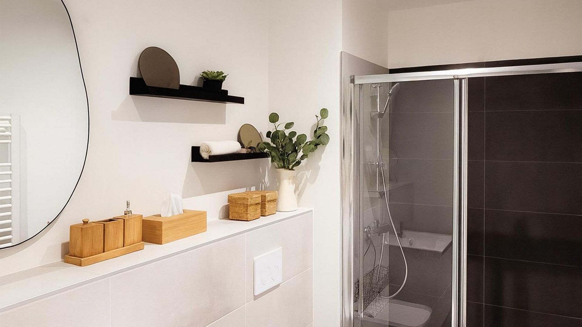 Apartment Modern With Ac Near Old & Nice