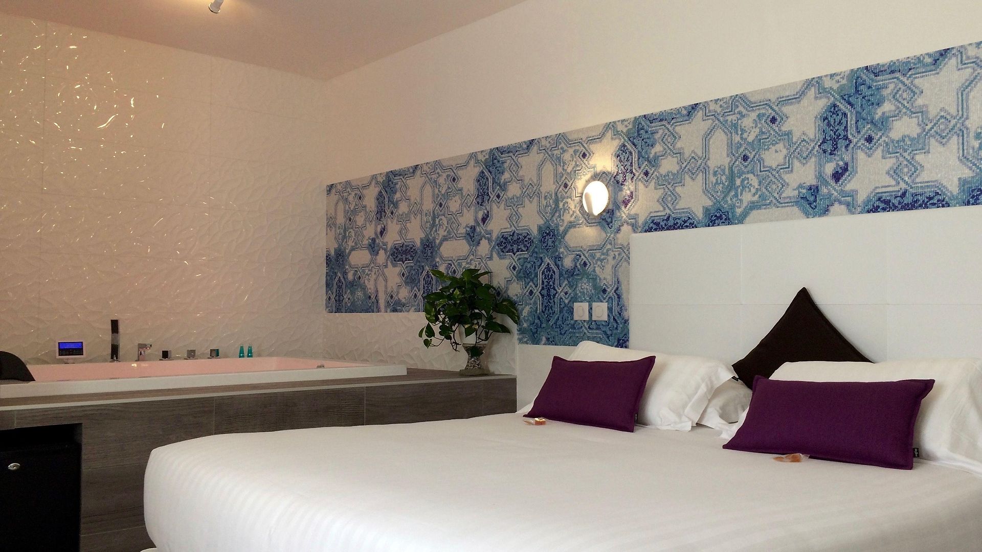 Rose Hotel