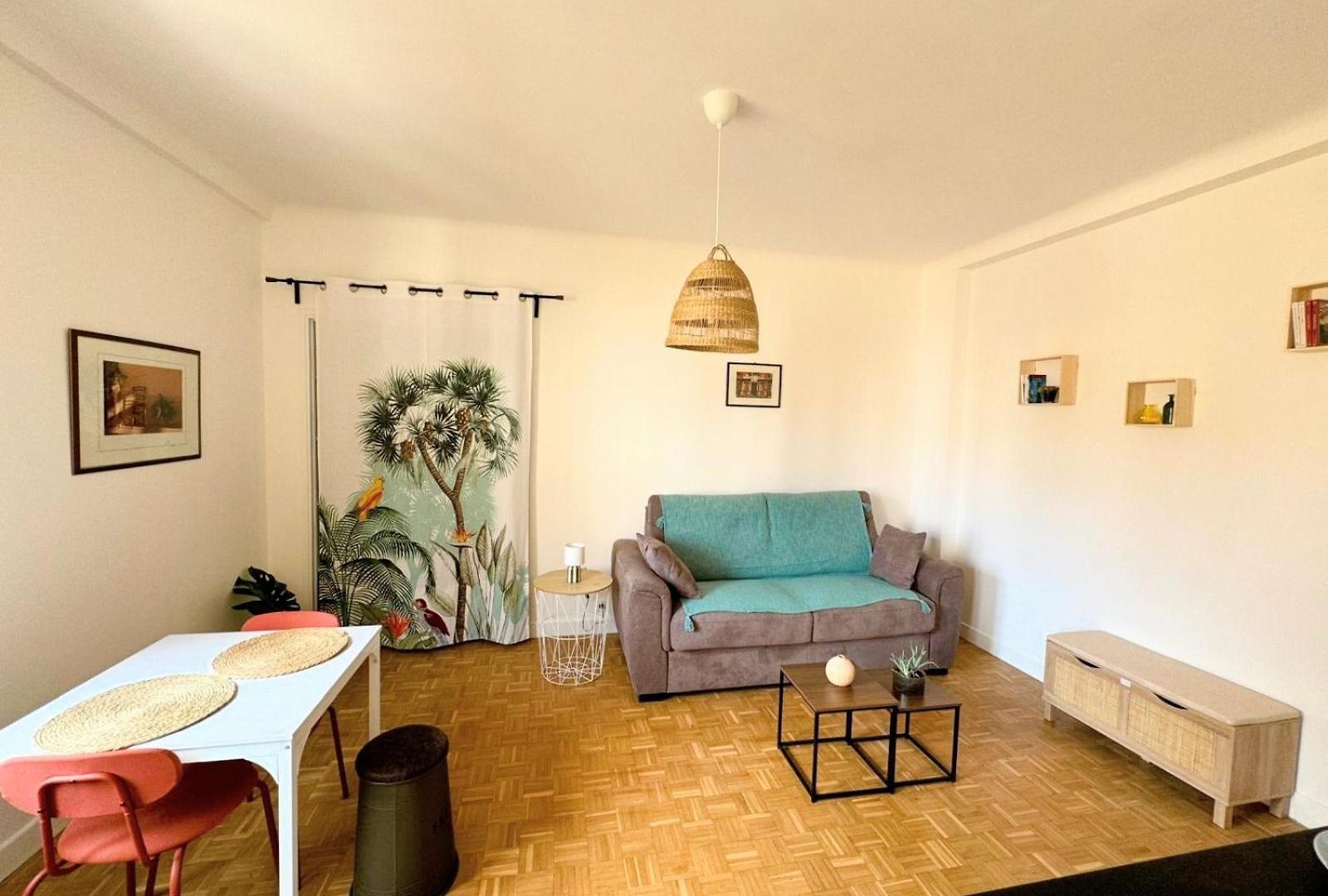 Appartement Près De La Et La Promenade Des *