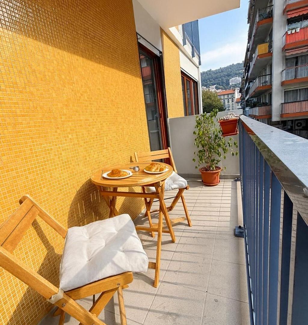 Apartment Confortable Avec Balcon - Proche Gare Riquier Sncf