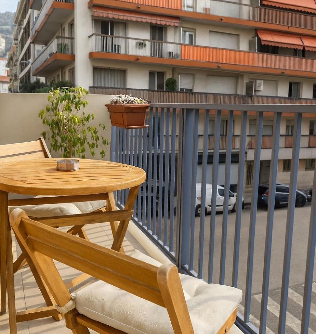 Apartment Confortable Avec Balcon - Proche Gare Riquier Sncf *