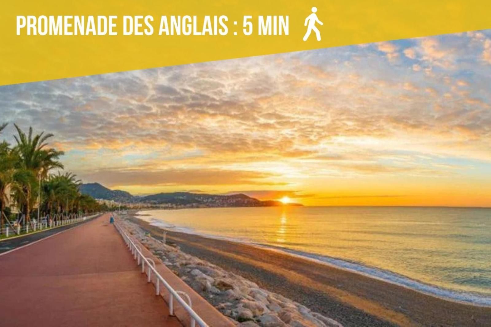 Près De La Et La Promenade Des *