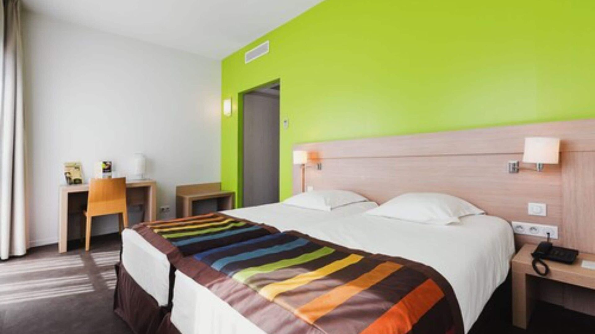 Esatitude Hotel