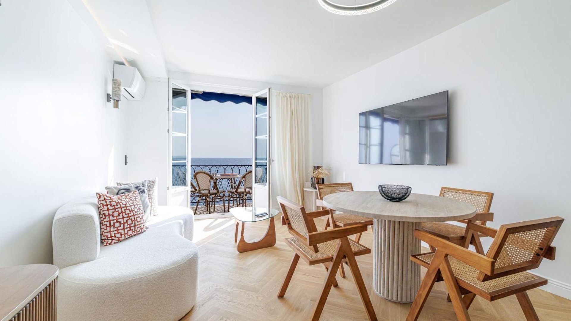 Outstanding View On The Promenade - Awesome 2 Bdr Appartement *
