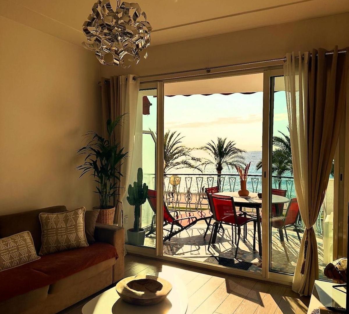 La Promenade Des Apartment *