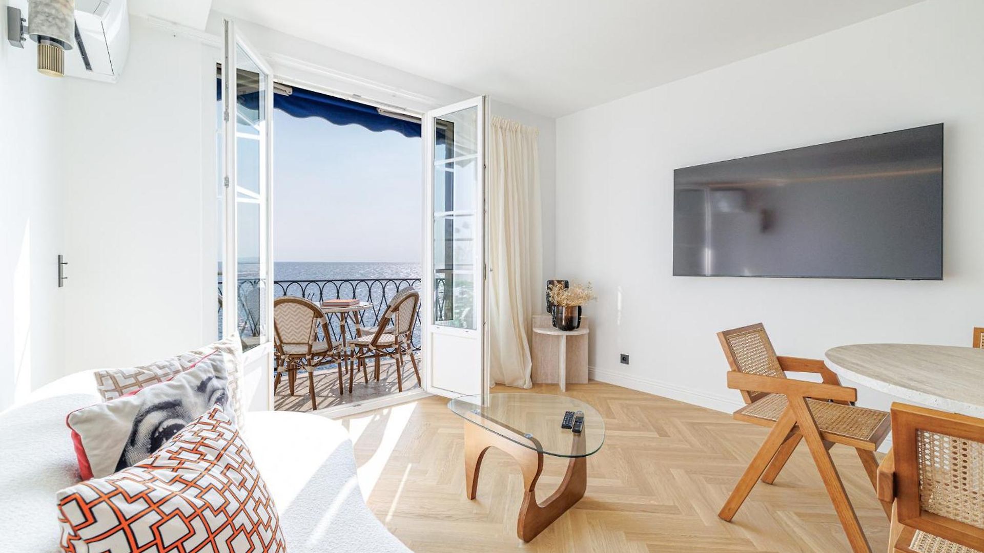 Outstanding View On The Promenade - Awesome 2 Bdr Appartement *