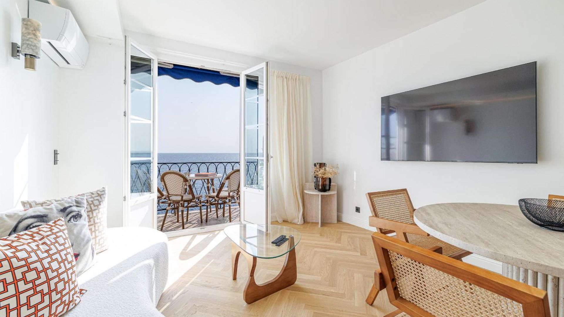 Outstanding View On The Promenade - Awesome 2 Bdr Appartement *