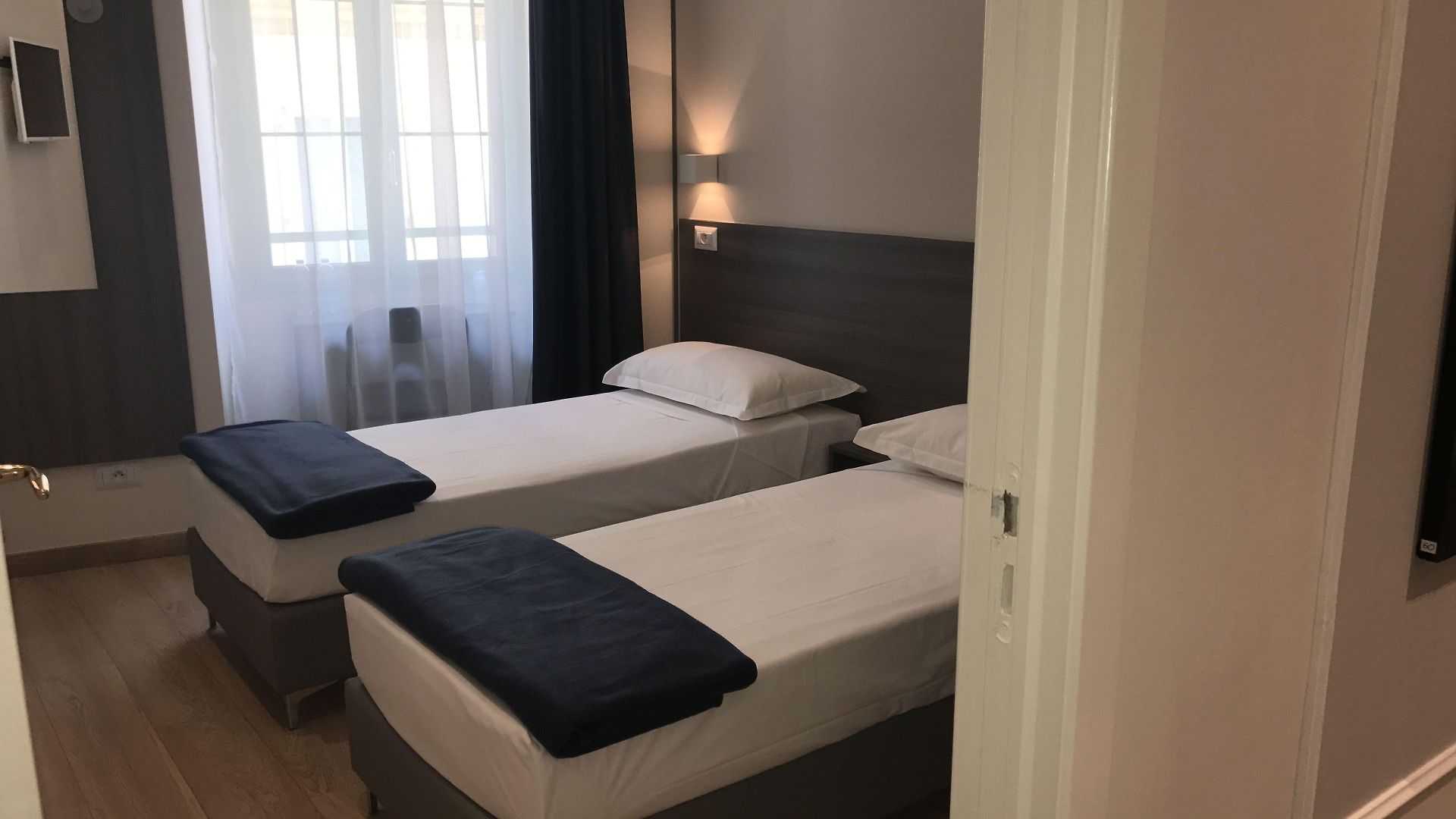 Boutique Neptune 2* Nice