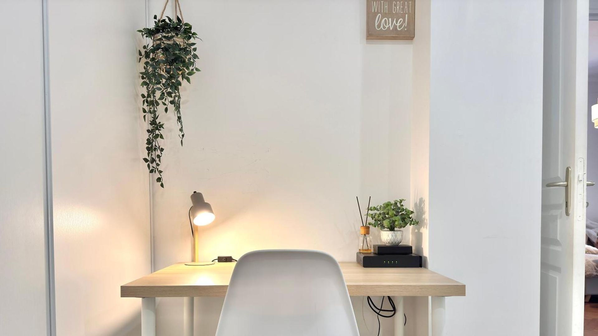 - Bright & Modern - Private Terrace - Aircon - Near Train & *