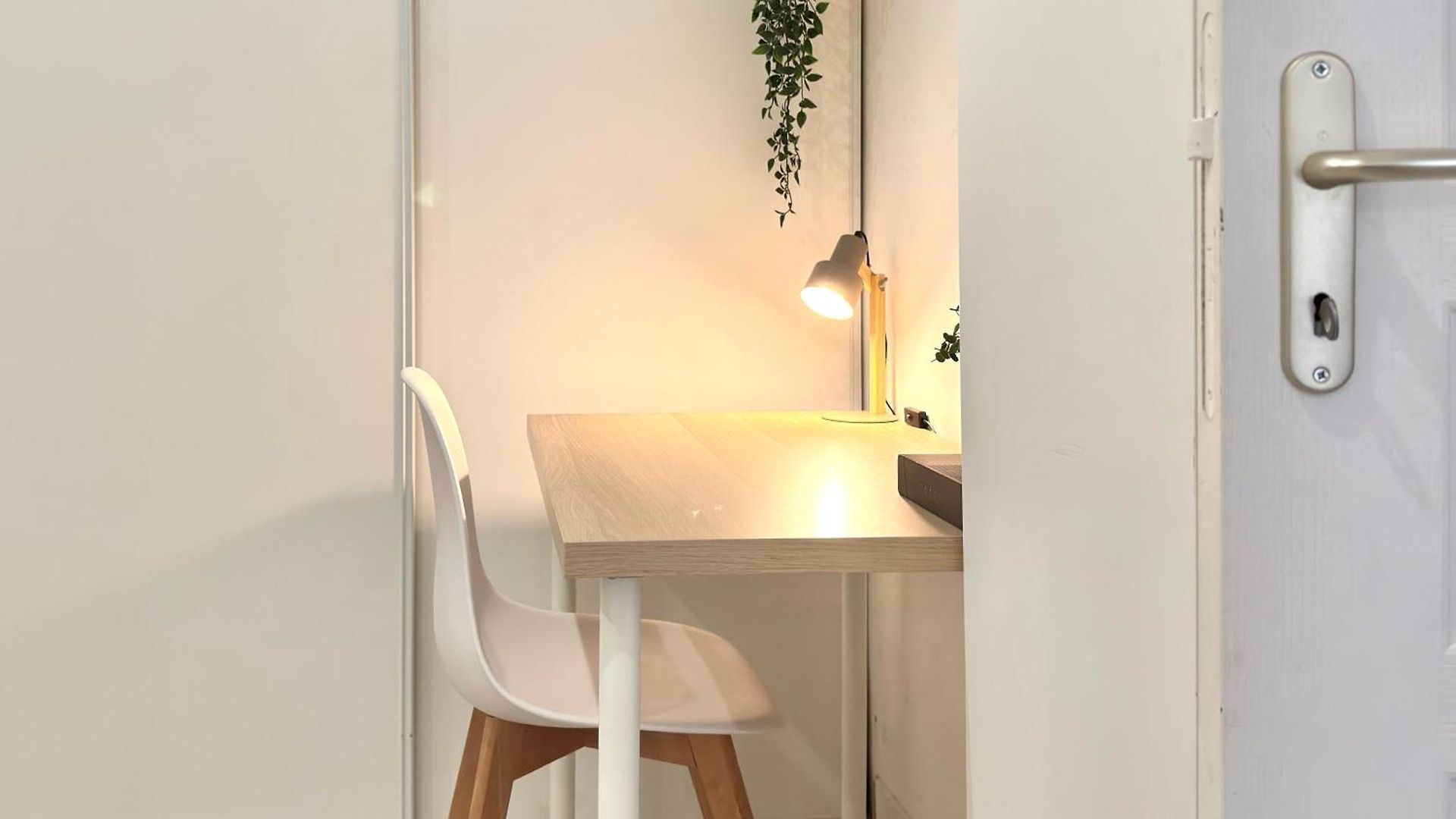 Appartement - Bright & Modern - Private Terrace - Aircon - Near Train & Nice