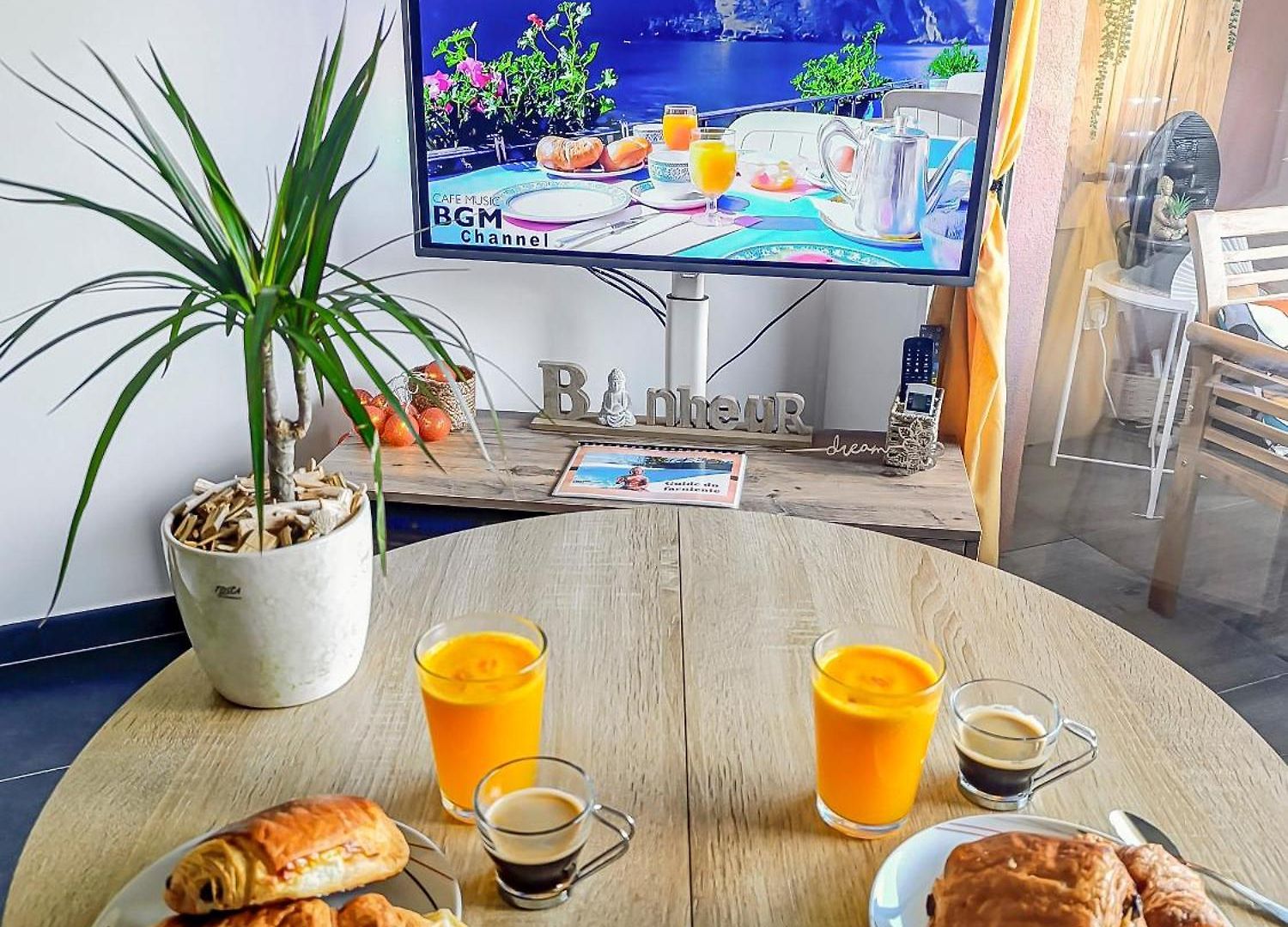 Fabron Et Résidence De Luxe Avec Piscine