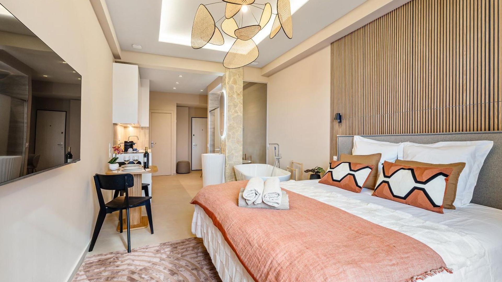 Renting - Hugo - Luxury Honeymoon Terrace Park View Free Parking * Nice