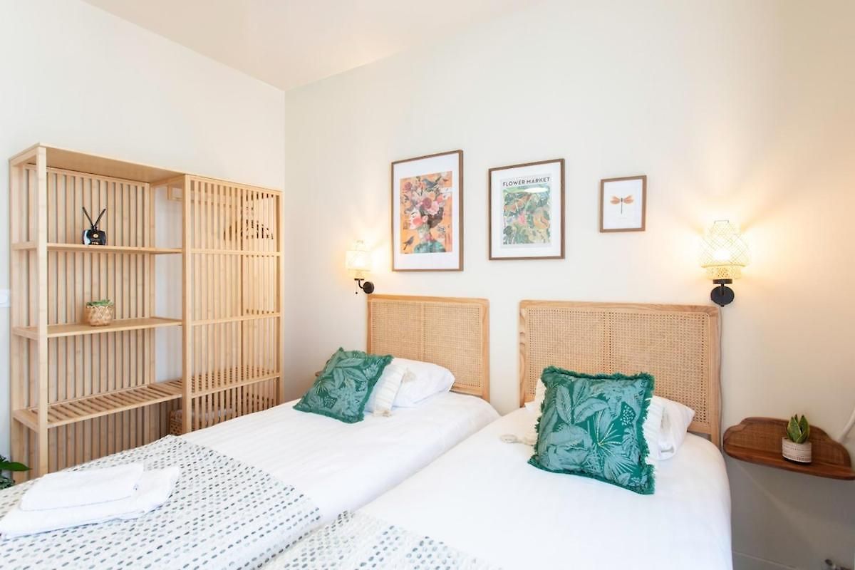 L10 Clemenceau Central, Next Train Station *