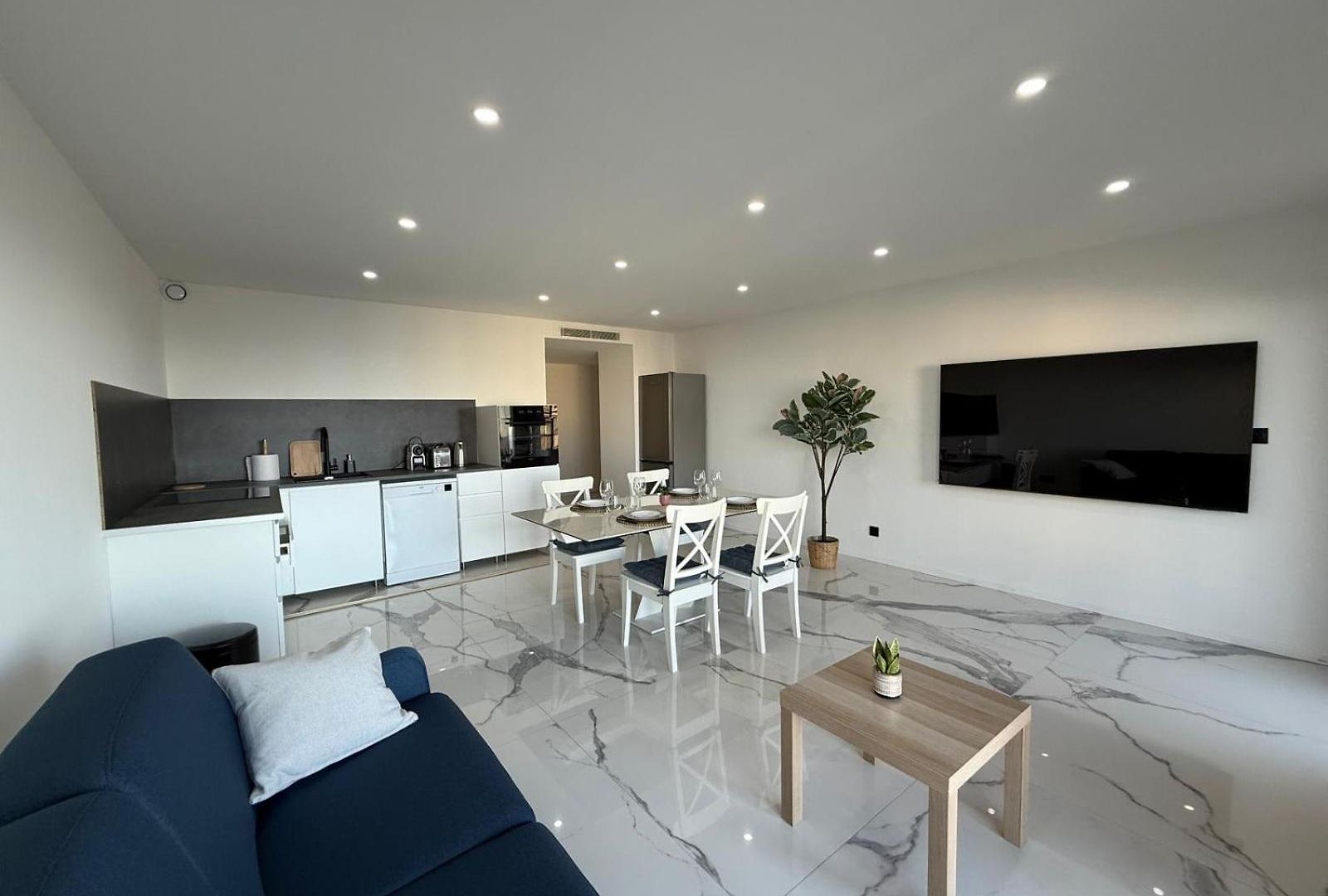 Sea View, Modern And Terrace Apartment Nice