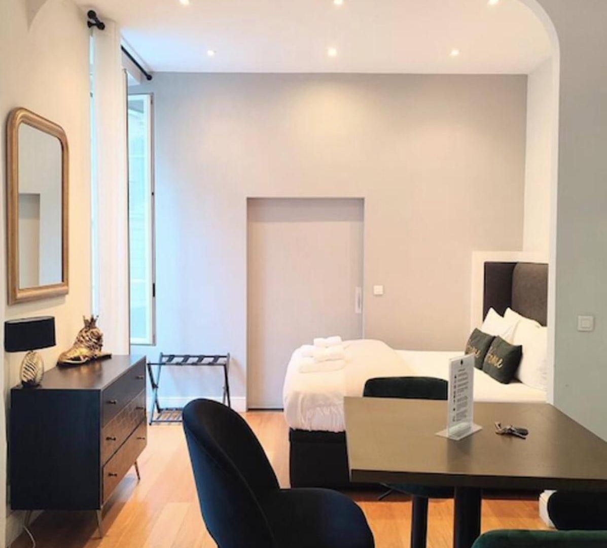 In The Heart Of Close To Amenities * Nice