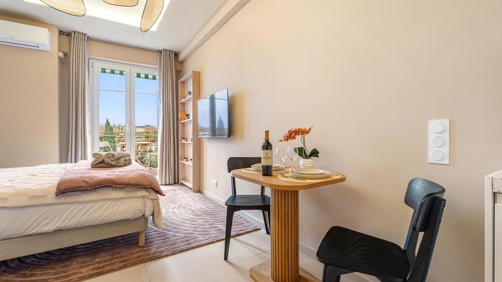 Renting - Hugo - Luxury Honeymoon Terrace Park View Free Parking Appartement *