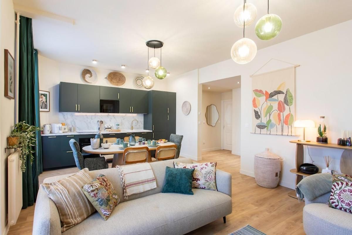 L10 Clemenceau Central, Next Train Station Appartement