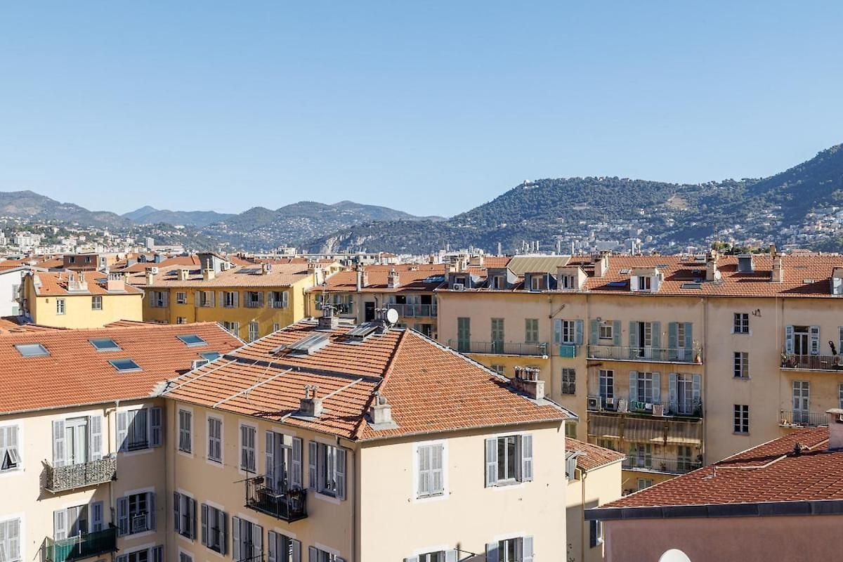 Cozy And Bright - Port Of * Nice