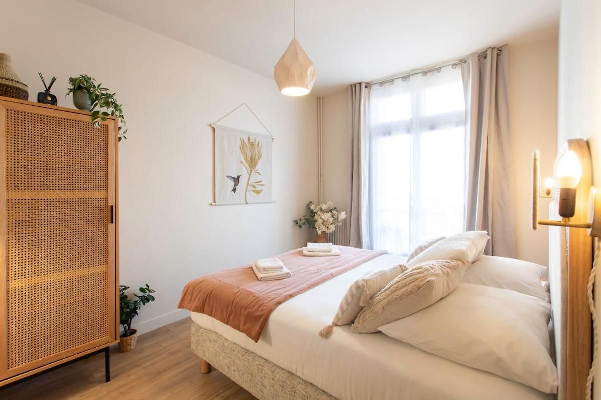 L10 Clemenceau Central, Next Train Station Appartement *