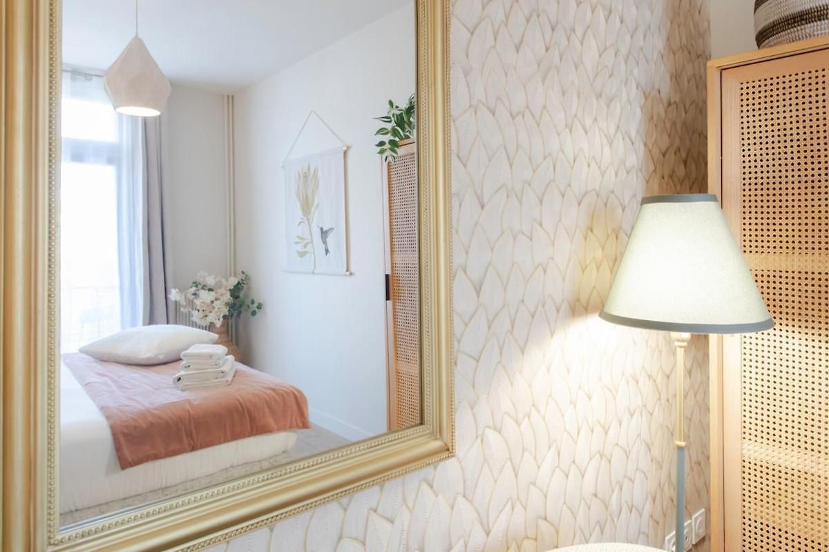L10 Clemenceau Central, Next Train Station Appartement