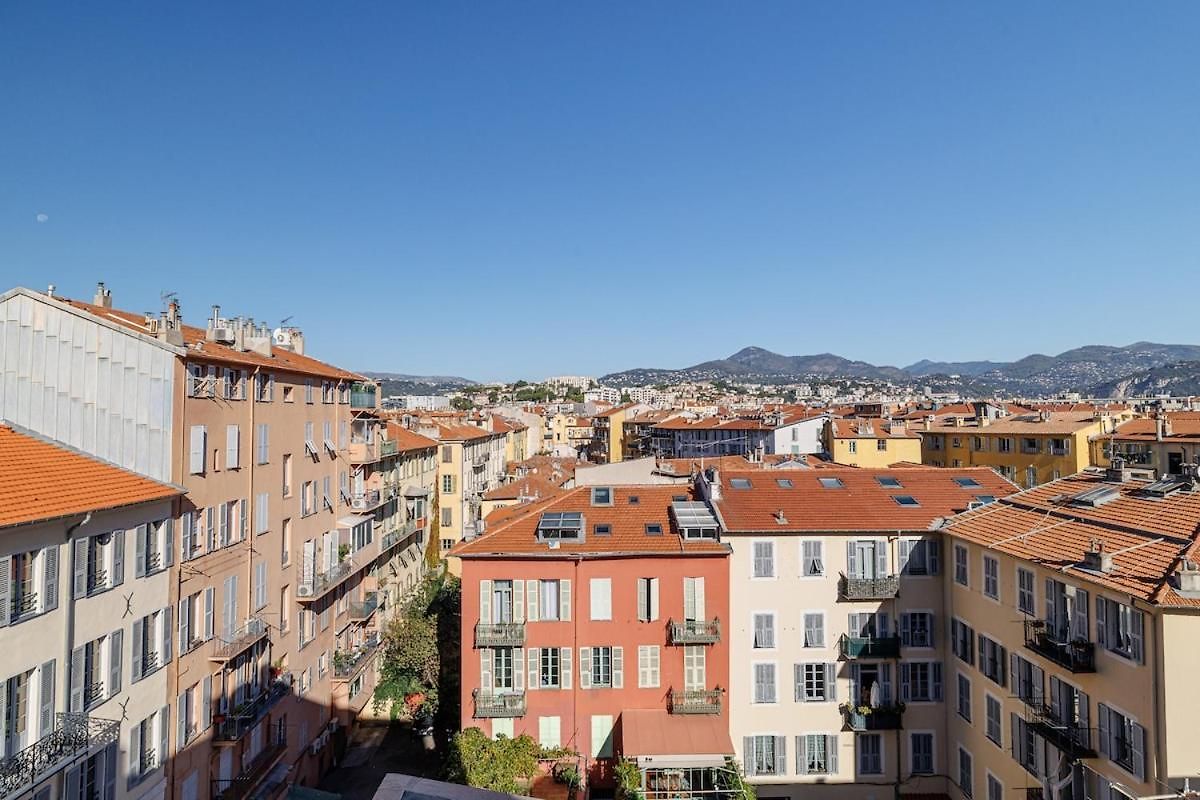 Cozy And Bright - Port Of Nice