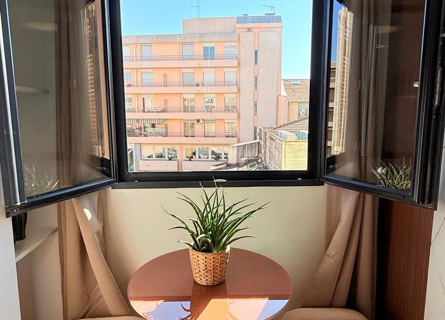 Place Massena - Small Peaceful Haven *