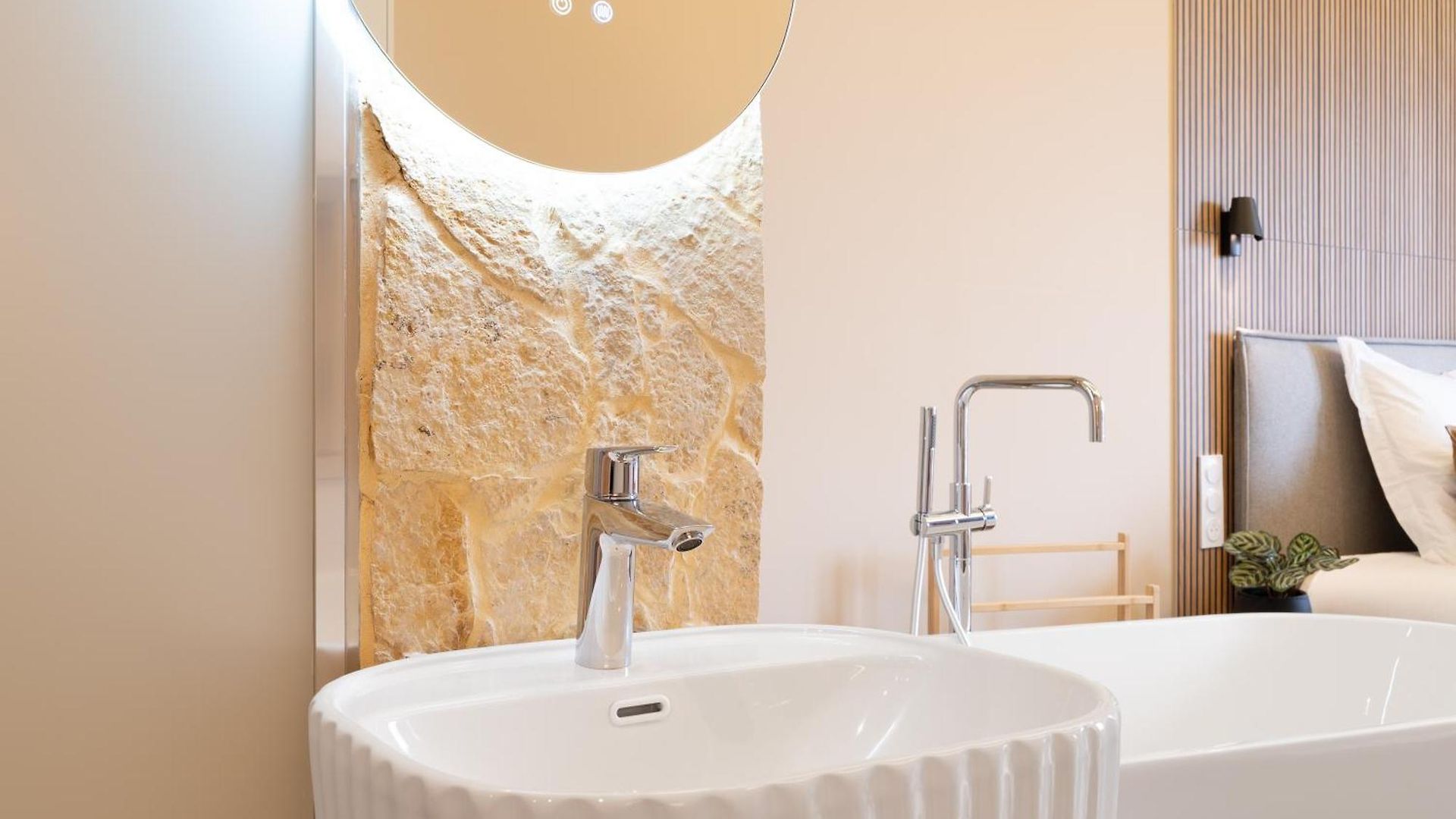Renting - Hugo - Luxury Honeymoon Terrace Park View Free Parking *