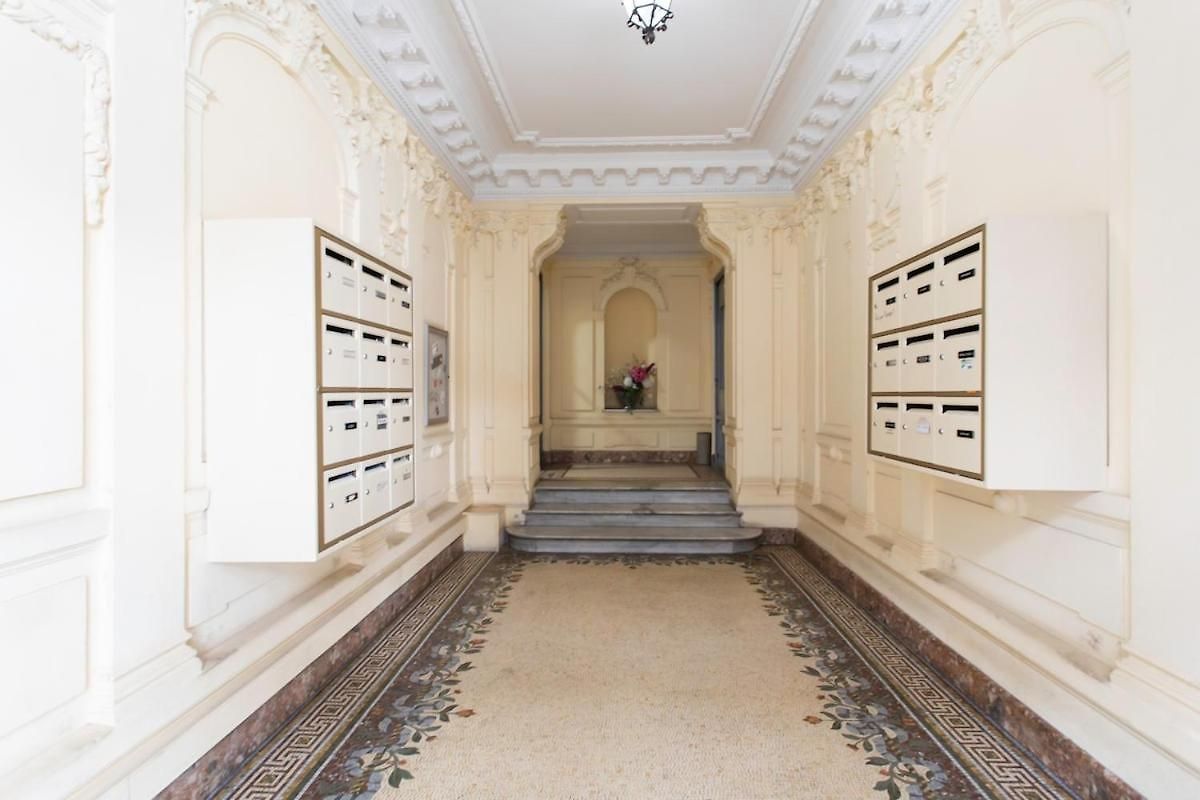 L10 Clemenceau Central, Next Train Station *