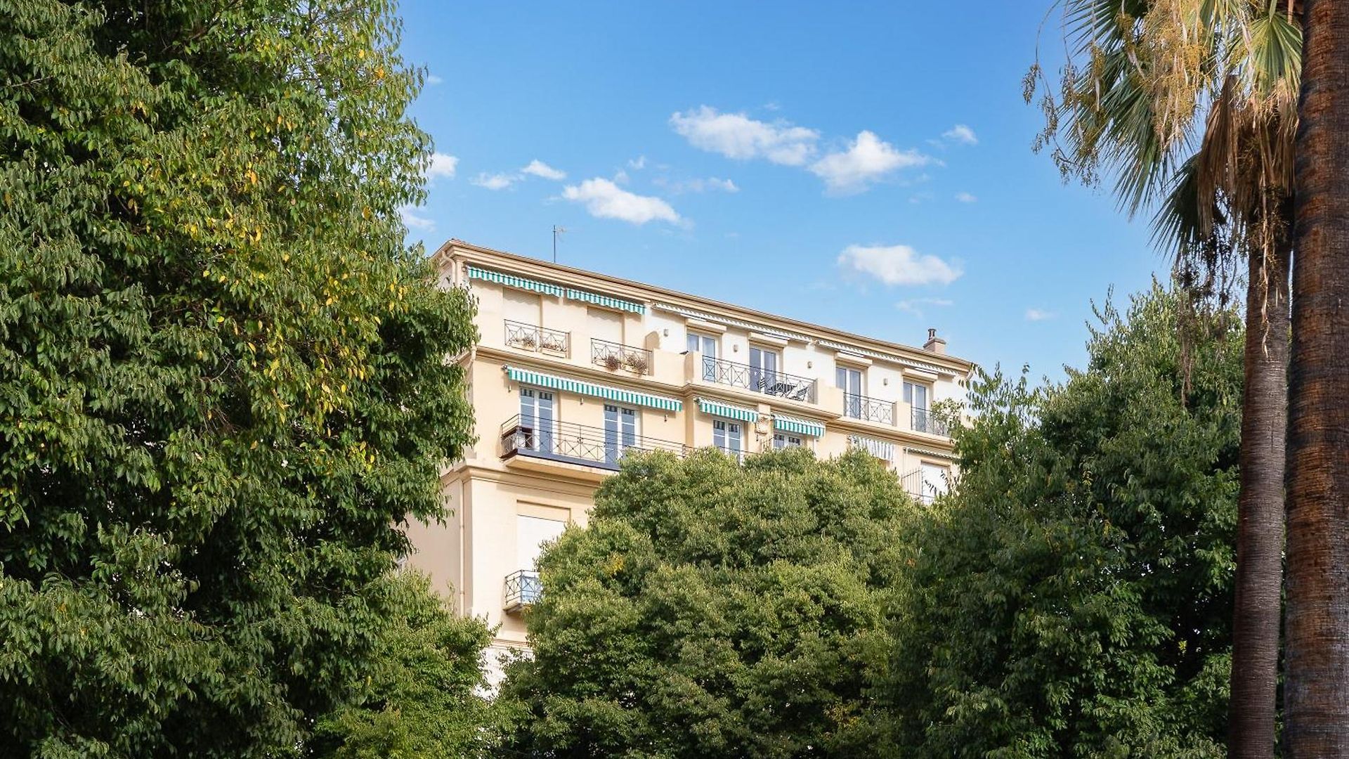 Renting - Hugo - Luxury Honeymoon Terrace Park View Free Parking Appartement *