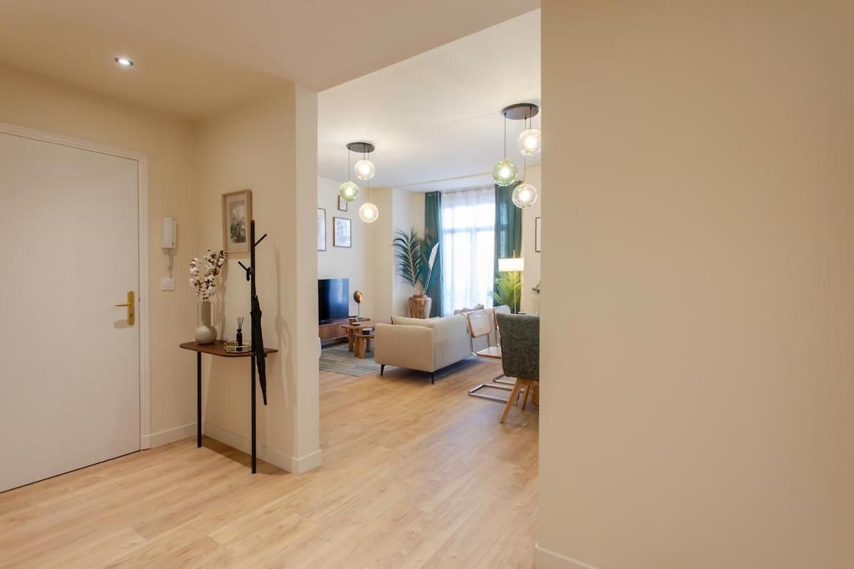 L10 Clemenceau Central, Next Train Station Nice