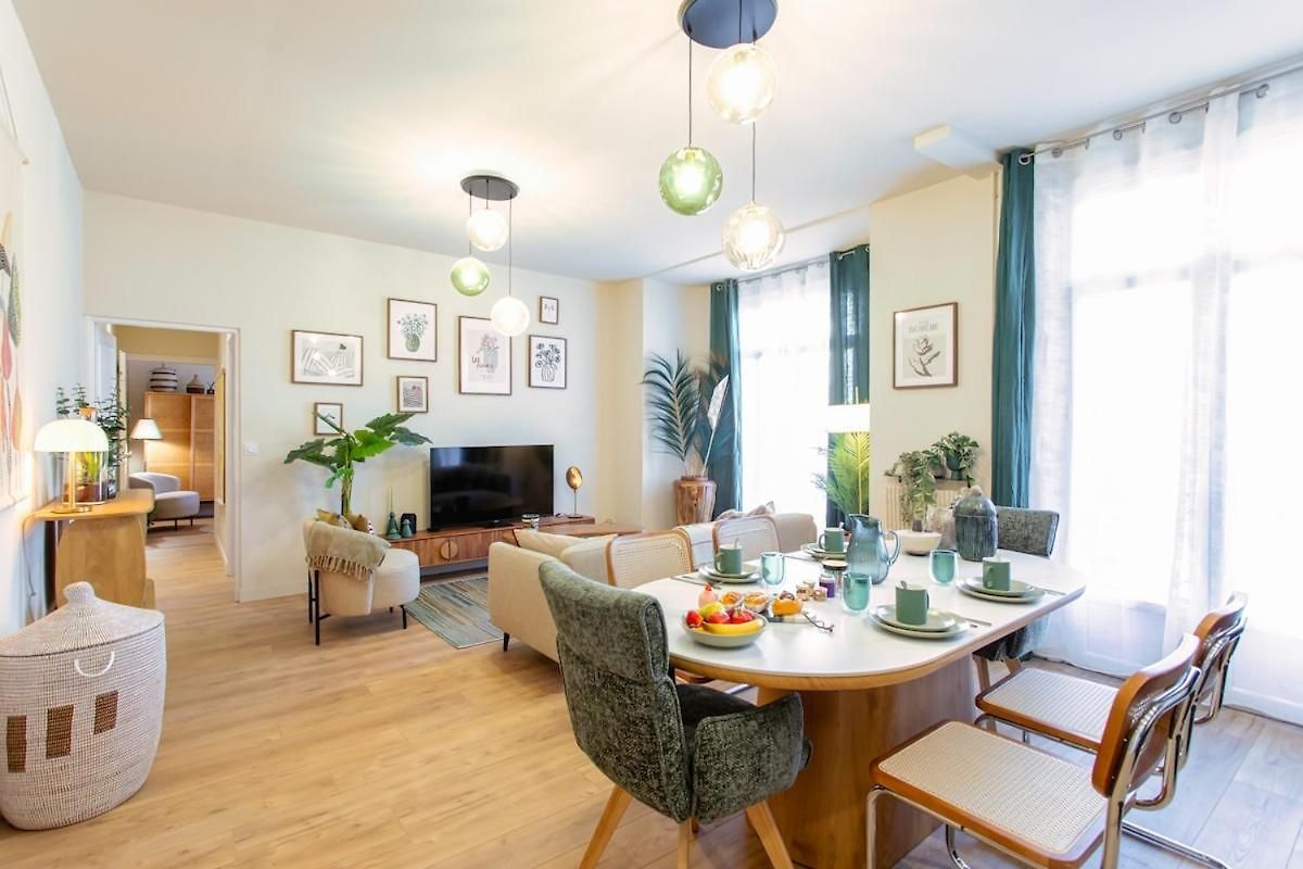 L10 Clemenceau Central, Next Train Station *