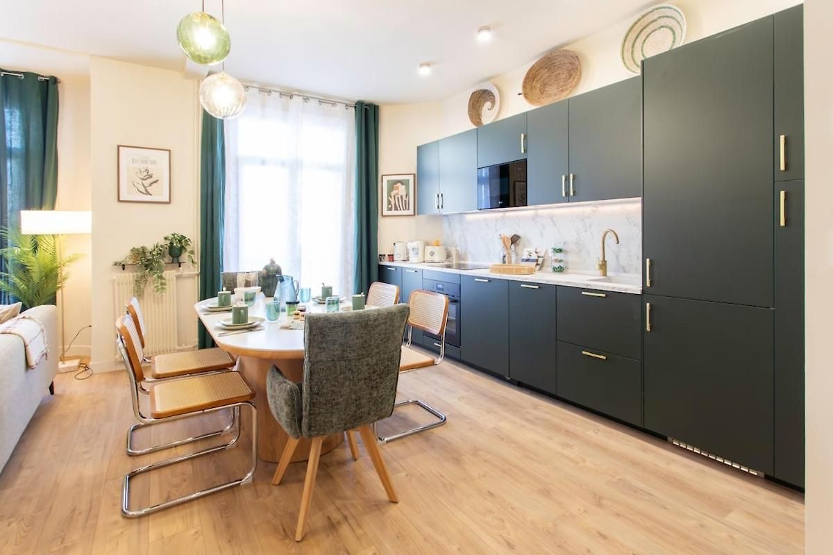 L10 Clemenceau Central, Next Train Station Appartement *