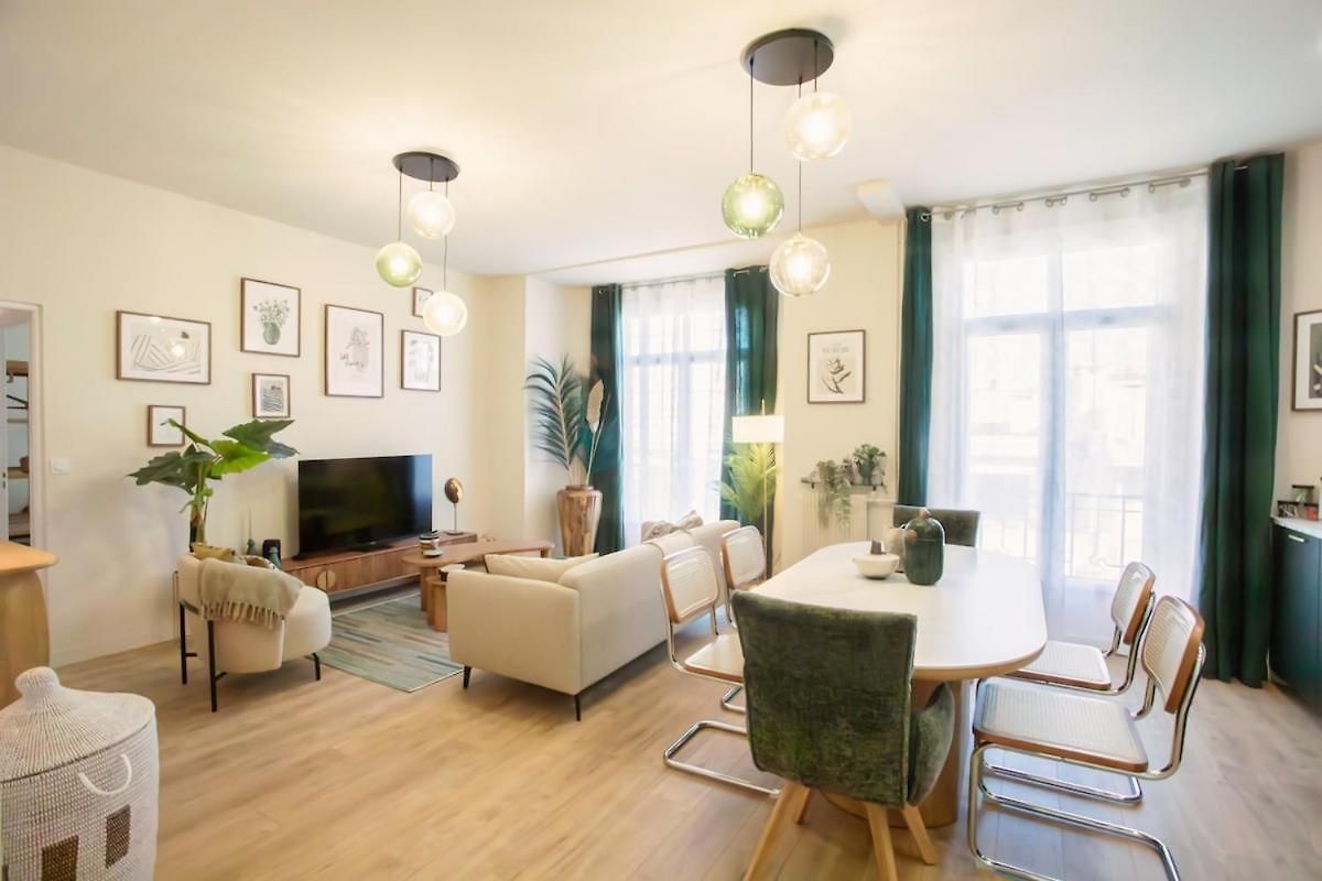 L10 Clemenceau Central, Next Train Station
