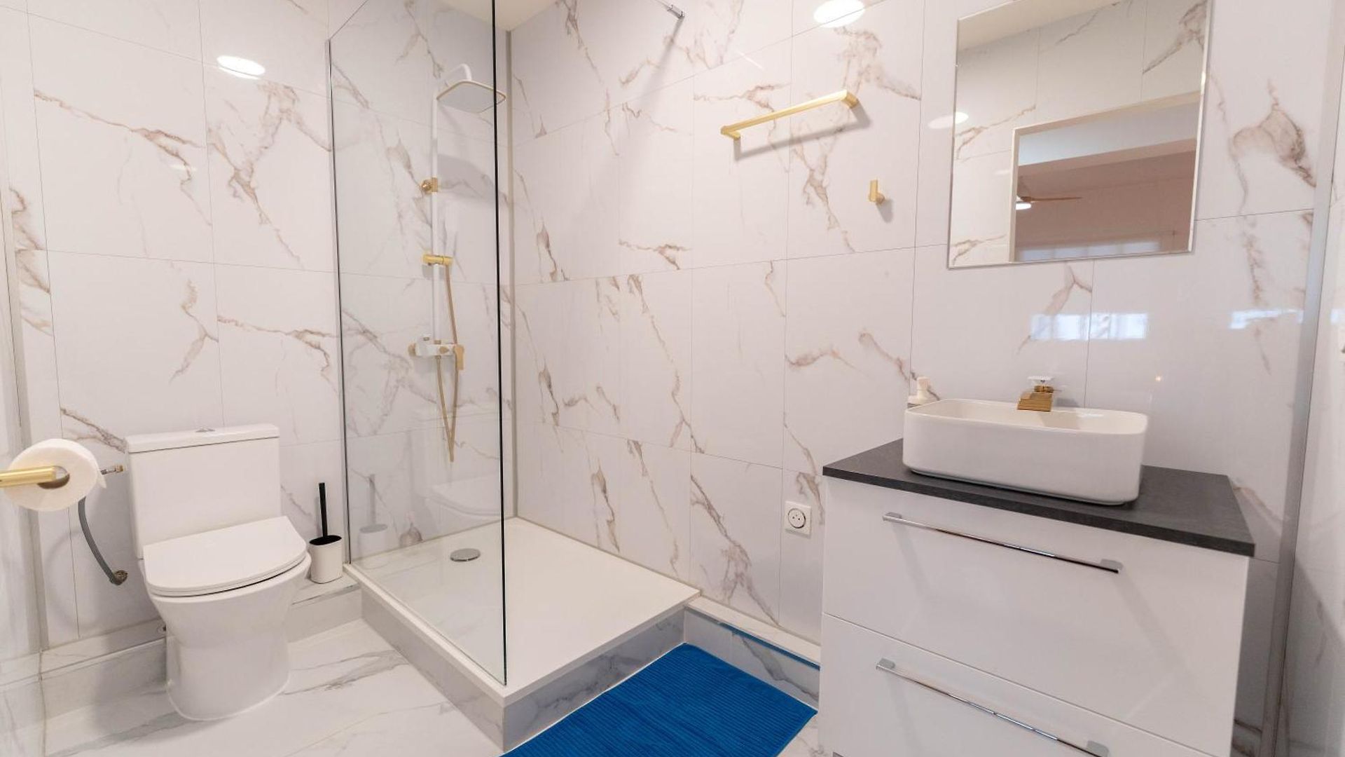 Grand Idéal Famille, Proche Plage, Bon Emplacement Pour Visiter La Côte D'azur Appartement Nice