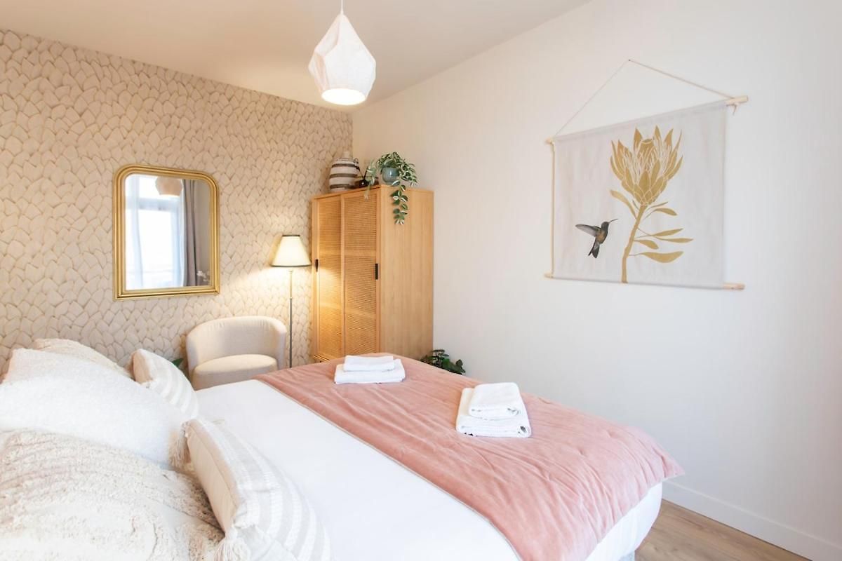 L10 Clemenceau Central, Next Train Station *