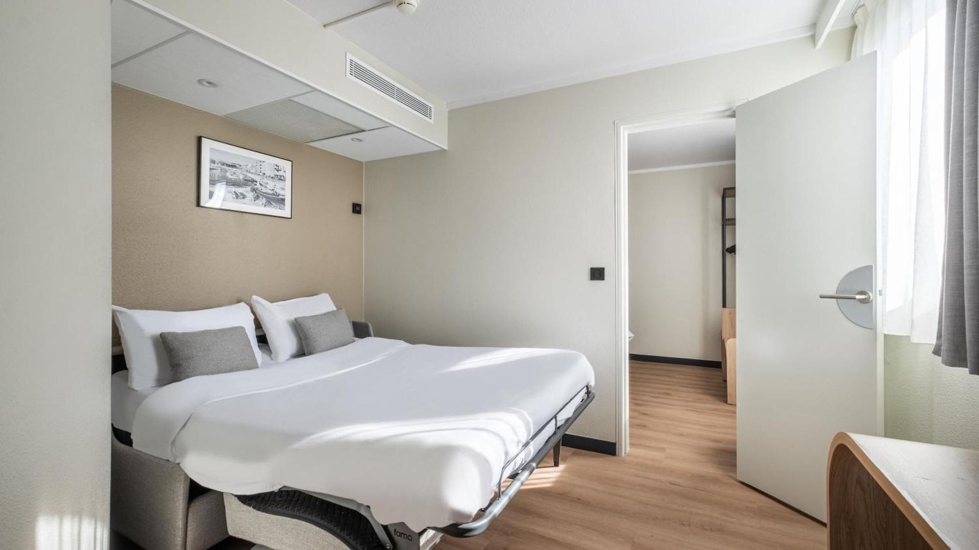 Hotel Campanile Prime - Airport 3*
