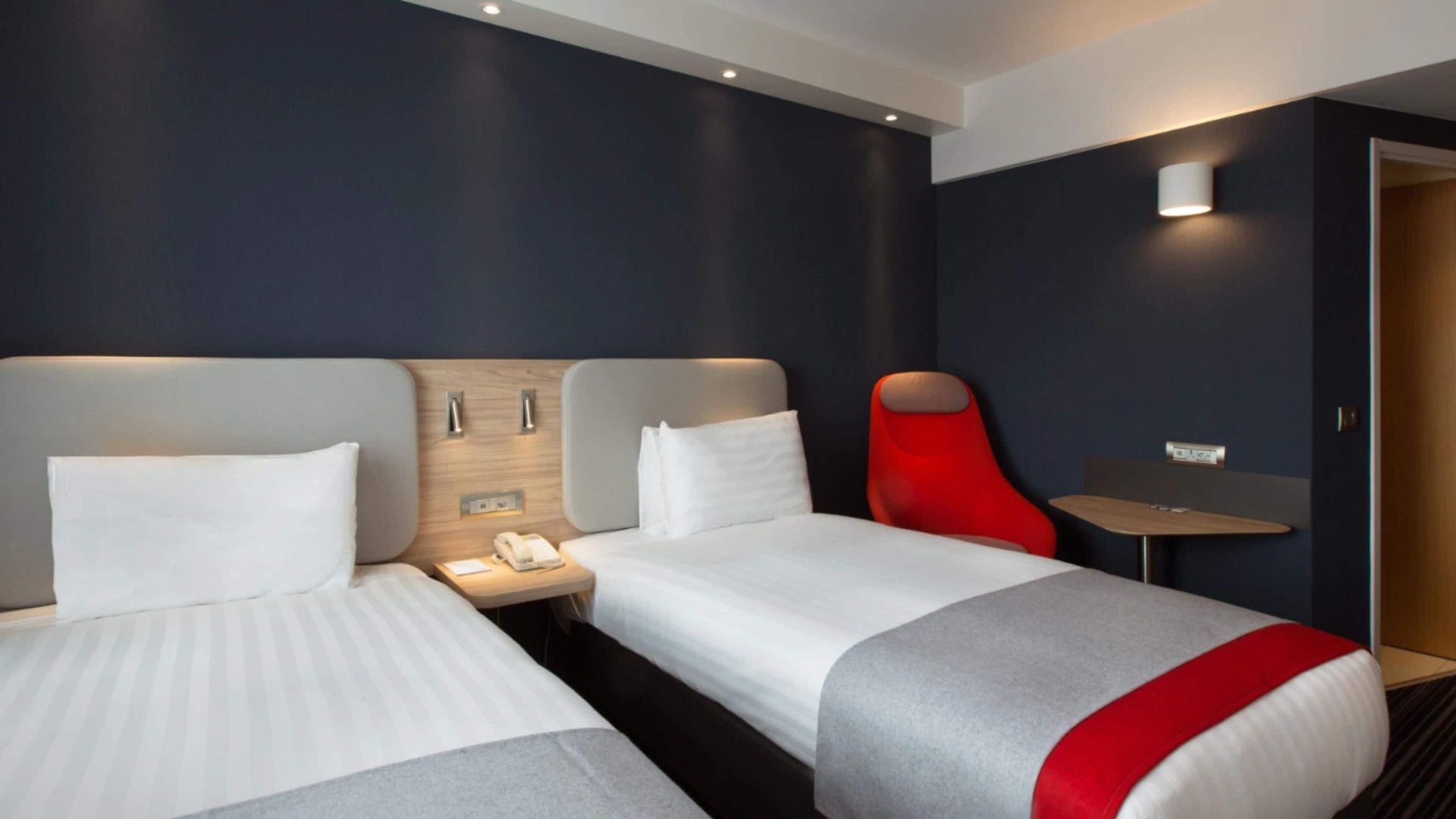 Express - - Grand Arenas By Ihg 3* Nice