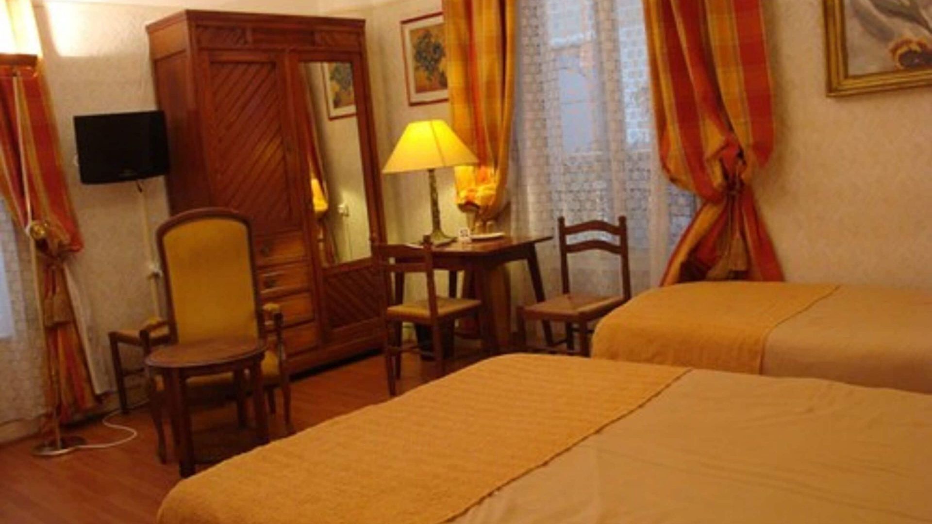 Cronstadt Hotel 3*